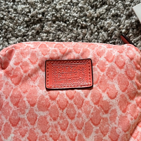 Coach Fold Into Itself Light Weight Bag - Picture 4 of 5